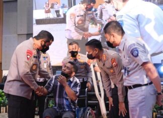 HUT Lalu Lintas Bhayangkara ke-67, Jasa Raharja Sulsel Berikan Bantuan Kursi Roda Korban Lakalantas