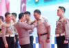 Kapolri Berikan Tanda Kehormatan Bhayangkara Lalu Lintas Polri kepada Dirut Jasa Raharja Rivan A. Purwantono