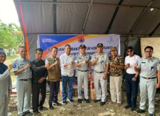 Jasa Raharja Cabang Sulsel Serahkan Bantuan Sembako Untuk Korban Banjir di Kabupaten Mamuju