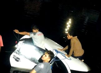 Mobil Putih Nyebur ke Kanal Tinumbu, Makassar