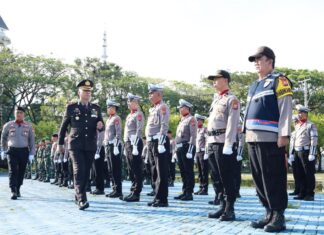 Kapolres Pinrang Pimpin Upacara Peringatan HUT Bhayangkara ke-77 di Halaman Kantor Bupati