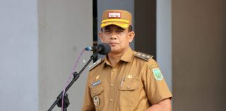 Jadi Pembina Upacara Pengibaran Bendera, Wabup Pinrang Tekankan ASN Tingkatkan Kedisiplinan