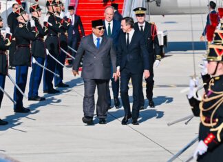 Disambut Jajar Kehormatan, Presiden Prabowo Tiba di Paris untuk Hadiri Bastille Day